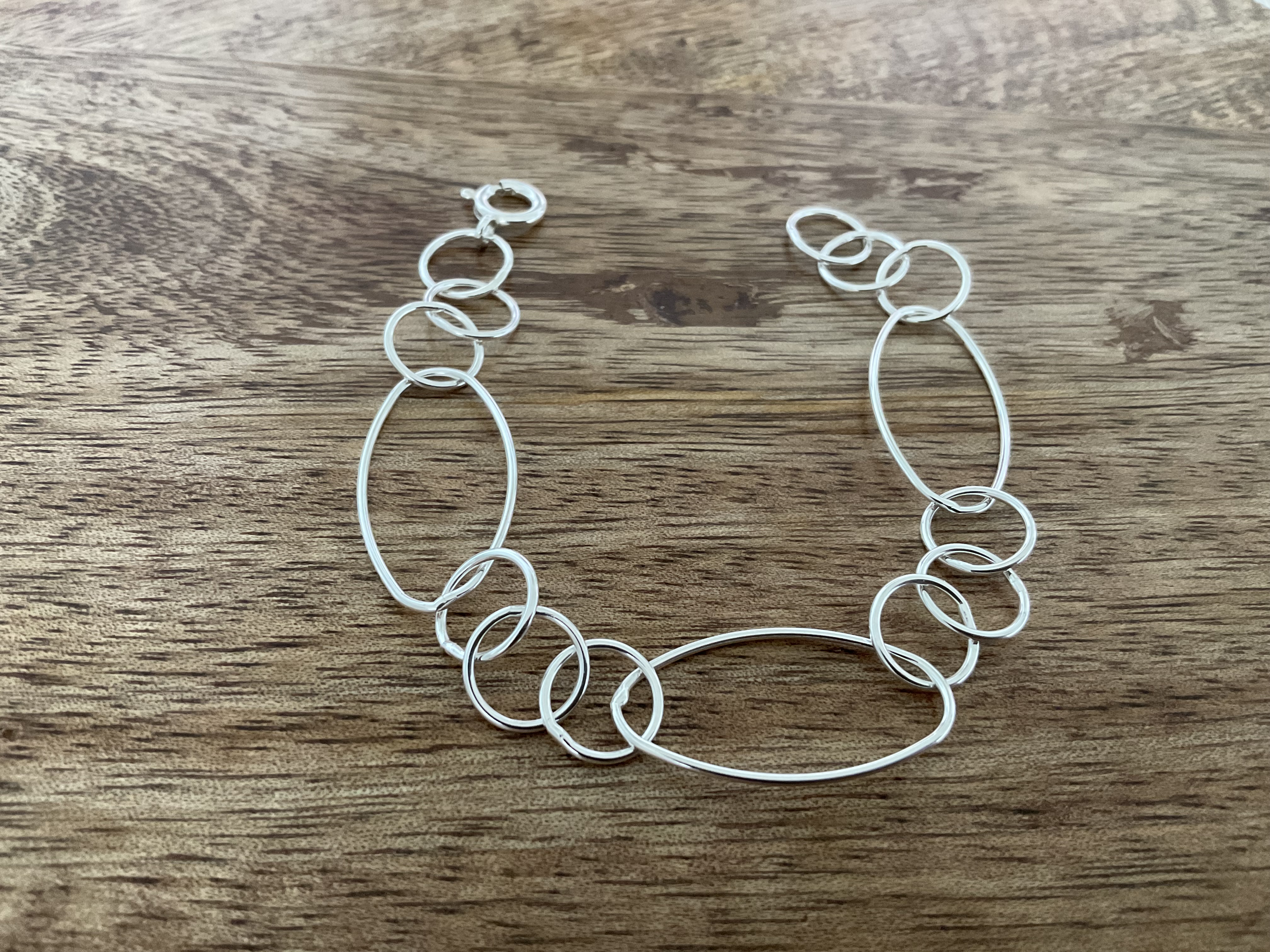 Oval & Circle Interlocking Bracelet - Click Image to Close